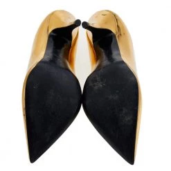 Stella McCartney Metallic Gold Faux Patent Leather V Neck Pointed Toe Pumps Size 36 For Women 16 Stella McCartney Metallic Gold Faux Patent Leather V Neck Pointed Toe Pumps Size 36 For Women -Stella McCartney Sales luxury women stella mccartney used shoes p609943 009